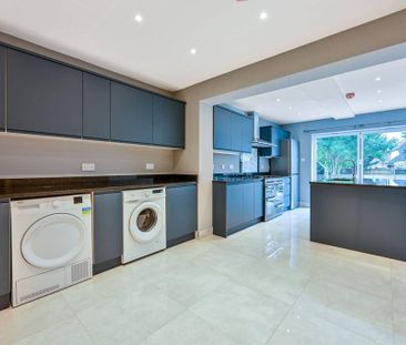 4 bedroom semi-detached house to rent - Photo 3