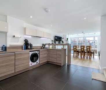 5 Bed Terraced House, St. Augustines Avenue, CR2 - Photo 3