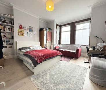 1 bedroom in a house share to rent - Photo 4