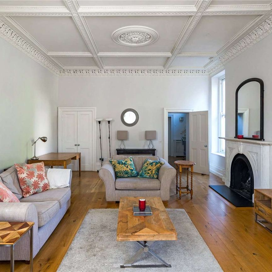 An Exceptional Furnished Residence in the Heart of Clifton. - Photo 1