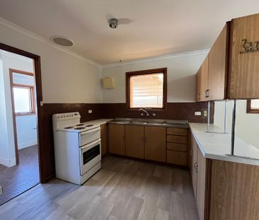 4 DAVIES CRESCENT, PORT AUGUSTA WEST - Photo 6