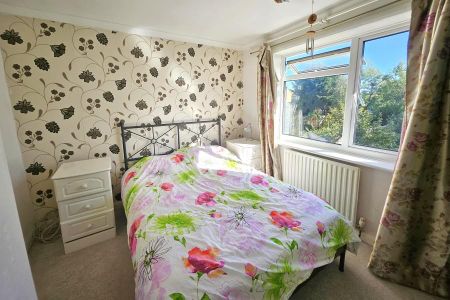 3 bedroom semi-detached house to rent - Photo 3