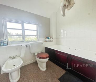 2 bedroom cottage to rent - Photo 2