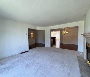 Waubashene: 3 Bed, 1.5 Bath House, Hazel St. - Photo 4