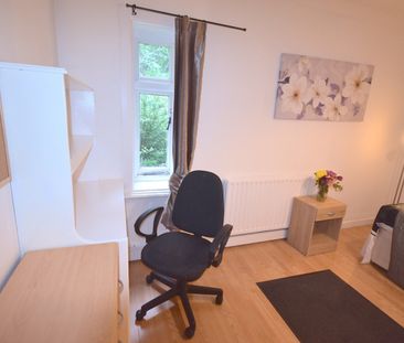 Room in a Shared House, Burgess Road, SO16 - Photo 2