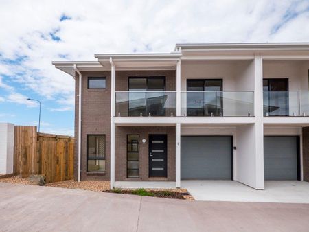 3 BEDROOM AIR CONDITION TOWN HOUSE - Photo 2