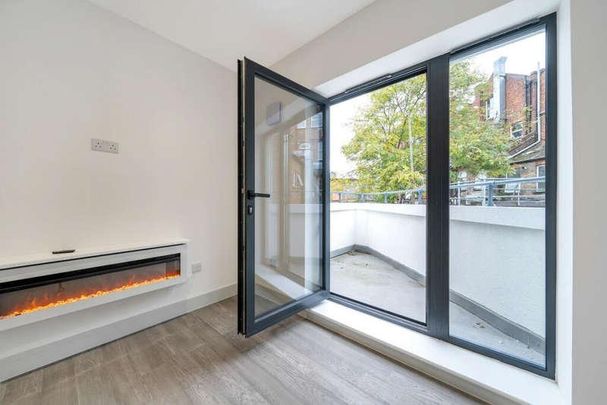 Norbury Crescent, London, SW16 - Photo 1