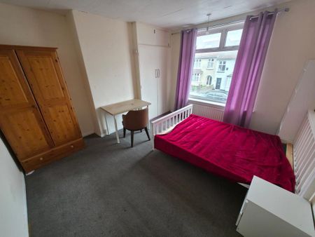 4 bedroom house to rent - Photo 2