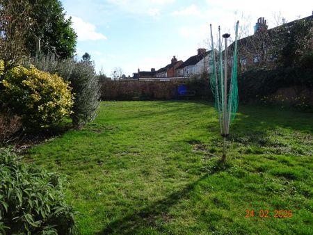 3 bedroom semi-detached house to rent - Photo 4