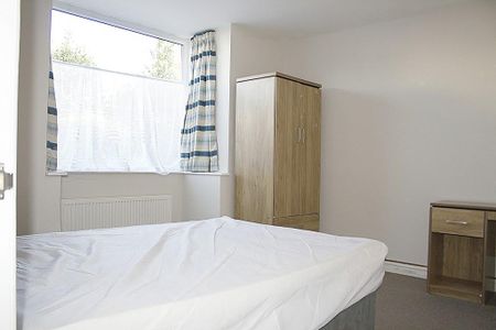 5 bedroom detached house to rent - Photo 3