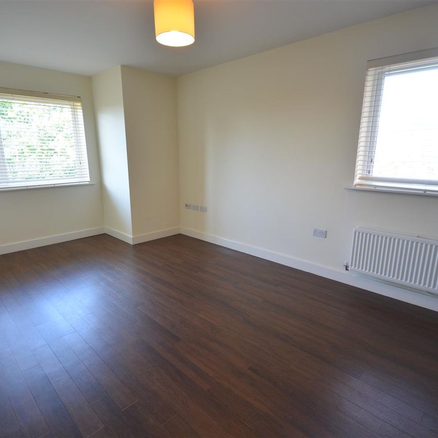 Dalmeny Way, Epsom, Surrey, KT18 7DD - Photo 1