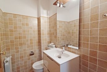 FOR RENT: SPACIOUS AND ELEGANT 4-BEDROOM BUNGALOW FOR LONG TERM