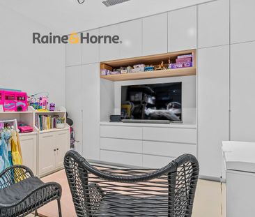 Luxurious "Oasis" styled Duplex - Photo 4