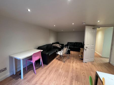 10 bedroom flat to rent - Photo 5