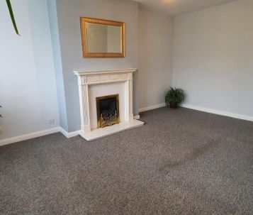 4 Bedroom Semi-Detached House - Photo 6