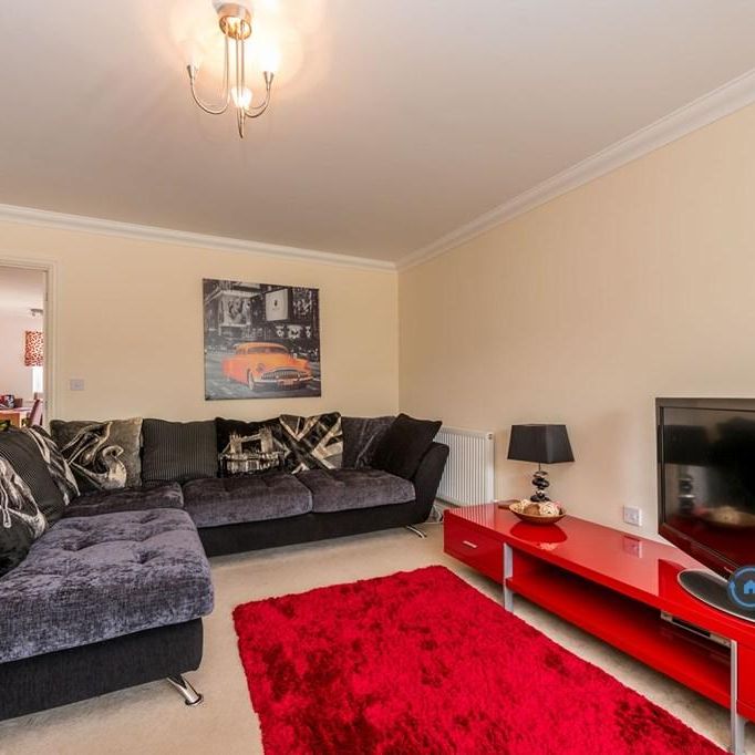 4 bedroom semi-detached house to rent - Photo 1