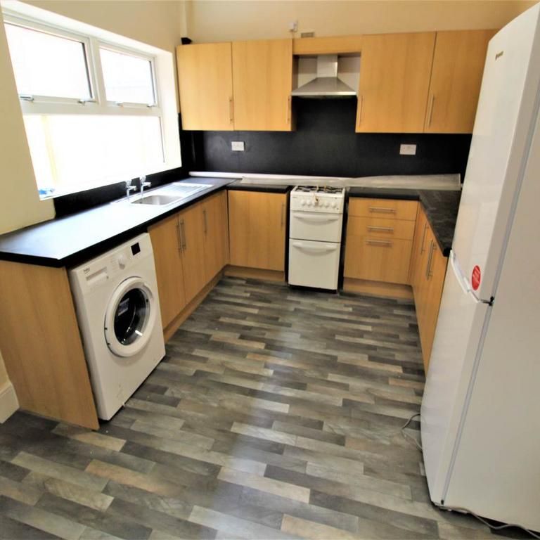 1 bedroom in a house share to rent - Photo 1