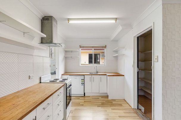 Spacious Living - Photo 1