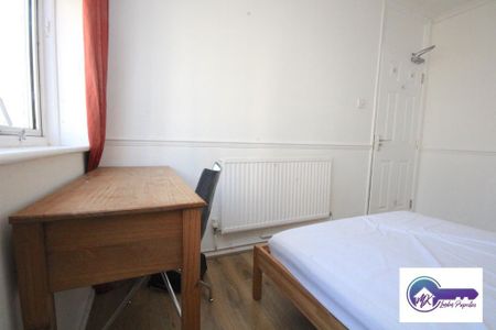 1 Bedroom Room in Flat Share To Rent - Photo 5