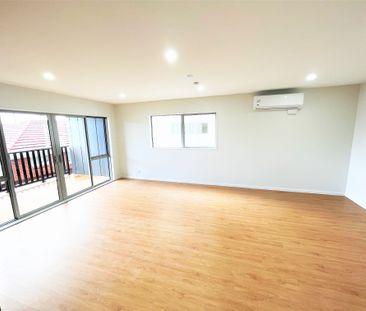 CORNER, SPACIOUS & CENTRAL - Photo 2