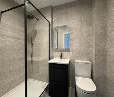 4 bedroom semi-detached house to rent - Photo 6