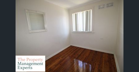 Tidy & Spacious 4-Bedroom Family Home in Miller - Photo 2