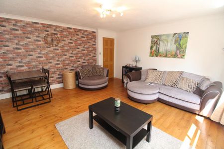 2 bedroom flat to rent - Photo 4