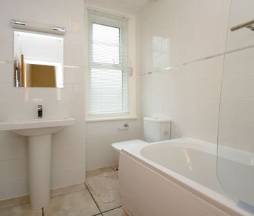 Aston Road, Raynes Park, London, SW20 - Photo 3