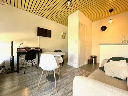 T1 BIS - RUE ARMAND ROUSSEAU - 23.70 m² - Photo 5