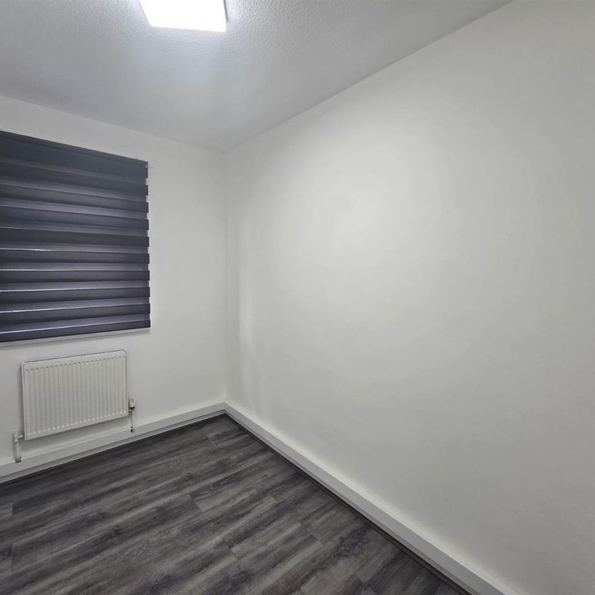 Little Grove, Bushey WD23, London - Photo 1