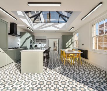 4 bedroom end of terrace house to rent - Photo 4