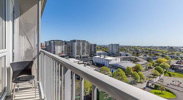 Funky Zest Apartment - Photo 1