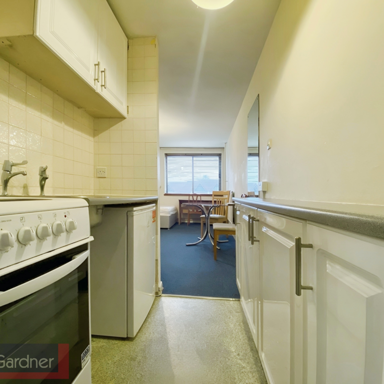 Studio to rent - Photo 1