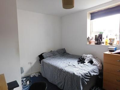 6 bedroom flat to rent - Photo 1