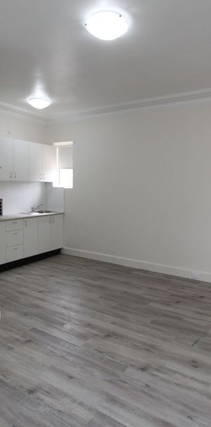 Studio in Convenient Location - Photo 1