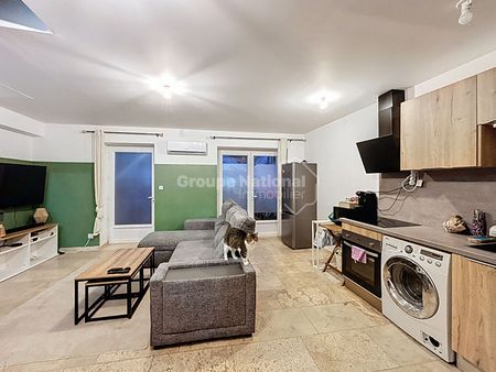 NOVES centre du village, T3 avec cour et place de parking, - Photo 2