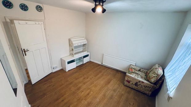 3 bedroom flat to rent - Photo 1