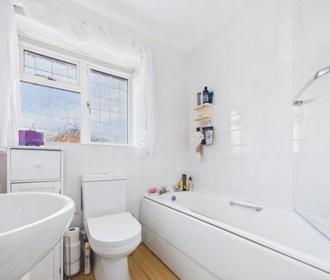 Corbett Drive, Lightwater, Surrey , GU18 - Photo 5