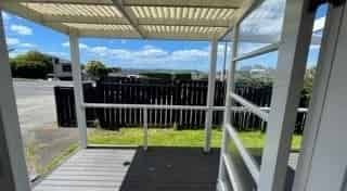 Nice deck with view of sea - Photo 4