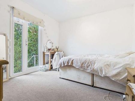 Staplefield Drive, Brighton, BN2 - Photo 4