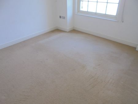 Executive One Bed Apartment with Parking TO LET In Norwich - Photo 3