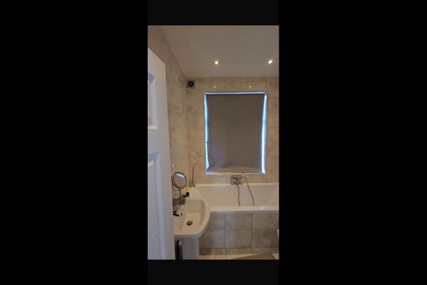 Room in a Shared House, Dollis Hill Lane, NW2 - Photo 1
