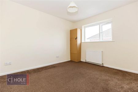 4 bedroom semi-detached house to rent - Photo 3