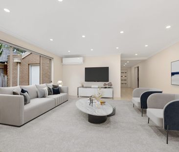 Spacious Family Living in Exclusive Sanctuary Lakes - Photo 2