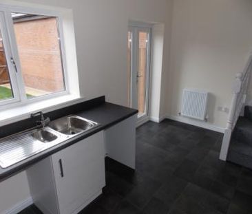 2 bedroom semi-detached house to rent - Photo 4