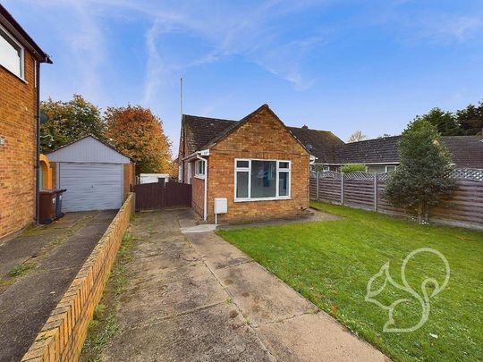 3 bedroom semi-detached bungalow to rent - Photo 1