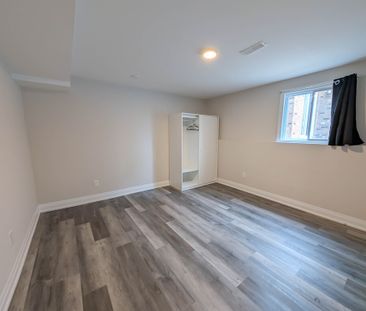 15 College Park Dr, Welland - 2 Bedroom Lower Unit - Photo 2