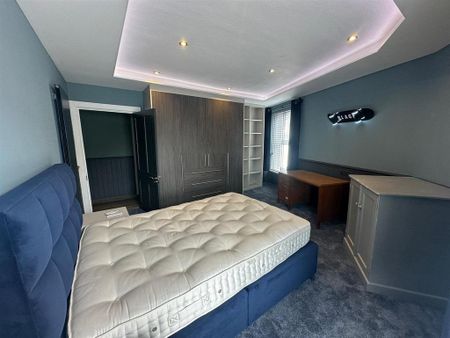 3 bedroom apartment to rent - Photo 4