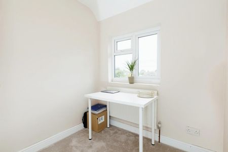 4 bedroom House To Let - Photo 5