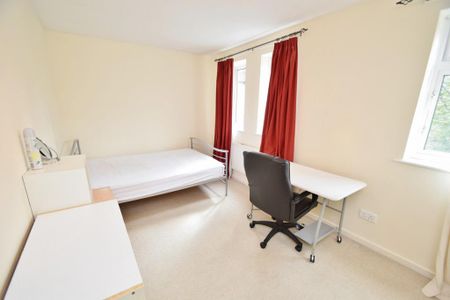 3 bedroom end of terrace house to rent - Photo 3